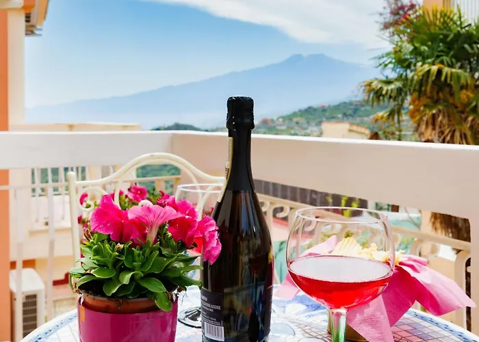 Marilyn With Free Private Parking Apartment Taormina